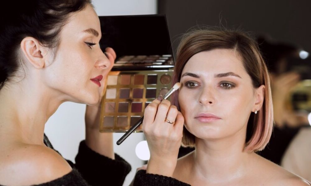 Makeup Tips for Outdoor Weddings_ Beating the Heat and Humidity